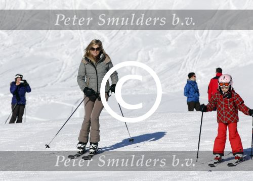 Lech, 18 Februari 2013 Fotoshoot Kon. huis in Lech tijdens de wintersportvakantie met o.a.: Koningin Beatrix, Prins Willem Alexander, Prinses Maxima, Prinses Amalia, Prinses Alexia en Prinses Ariane.
Foto Peter Smulders BV