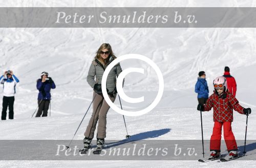 Lech, 18 Februari 2013 Fotoshoot Kon. huis in Lech tijdens de wintersportvakantie met o.a.: Koningin Beatrix, Prins Willem Alexander, Prinses Maxima, Prinses Amalia, Prinses Alexia en Prinses Ariane.
Foto Peter Smulders BV