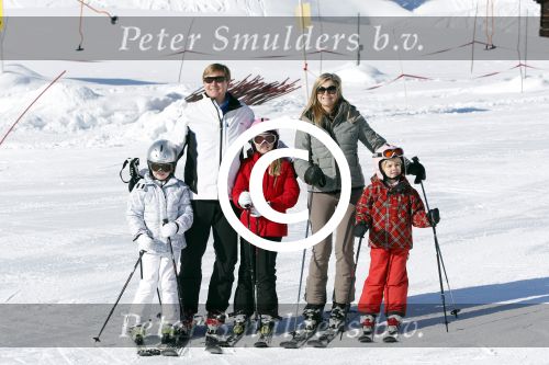 Lech, 18 Februari 2013 Fotoshoot Kon. huis in Lech tijdens de wintersportvakantie met o.a.: Koningin Beatrix, Prins Willem Alexander, Prinses Maxima, Prinses Amalia, Prinses Alexia en Prinses Ariane.
Foto Peter Smulders BV
