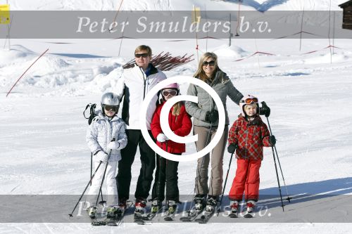 Lech, 18 Februari 2013 Fotoshoot Kon. huis in Lech tijdens de wintersportvakantie met o.a.: Koningin Beatrix, Prins Willem Alexander, Prinses Maxima, Prinses Amalia, Prinses Alexia en Prinses Ariane.
Foto Peter Smulders BV