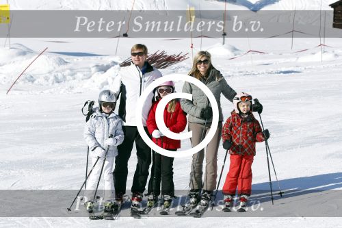 Lech, 18 Februari 2013 Fotoshoot Kon. huis in Lech tijdens de wintersportvakantie met o.a.: Koningin Beatrix, Prins Willem Alexander, Prinses Maxima, Prinses Amalia, Prinses Alexia en Prinses Ariane.
Foto Peter Smulders BV
