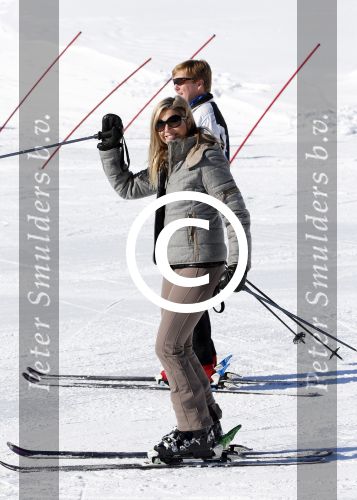 Lech, 18 Februari 2013 Fotoshoot Kon. huis in Lech tijdens de wintersportvakantie met o.a.: Koningin Beatrix, Prins Willem Alexander, Prinses Maxima, Prinses Amalia, Prinses Alexia en Prinses Ariane.
Foto Peter Smulders BV