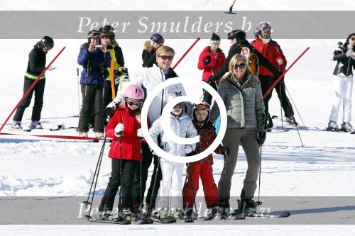 Lech, 18 Februari 2013 Fotoshoot Kon. huis in Lech tijdens de wintersportvakantie met o.a.: Koningin Beatrix, Prins Willem Alexander, Prinses Maxima, Prinses Amalia, Prinses Alexia en Prinses Ariane.
Foto Peter Smulders BV