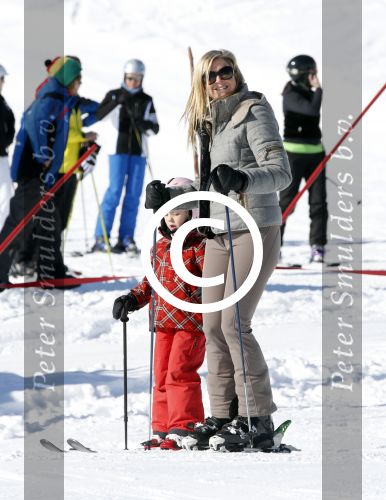 Lech, 18 Februari 2013 Fotoshoot Kon. huis in Lech tijdens de wintersportvakantie met o.a.: Koningin Beatrix, Prins Willem Alexander, Prinses Maxima, Prinses Amalia, Prinses Alexia en Prinses Ariane.
Foto Peter Smulders BV