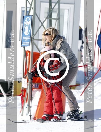 Lech, 18 Februari 2013 Fotoshoot Kon. huis in Lech tijdens de wintersportvakantie met o.a.: Koningin Beatrix, Prins Willem Alexander, Prinses Maxima, Prinses Amalia, Prinses Alexia en Prinses Ariane.
Foto Peter Smulders BV