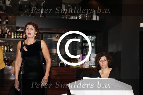 Amsterdam 4 februari 2013
Presentatie boek Patricia Snel in V hotel . Jaap Jongbloed krijgt het eerste exemplaar en zijn vriendin Quirine Melssen zingt verschillende liederen.
Peter Smulders bv