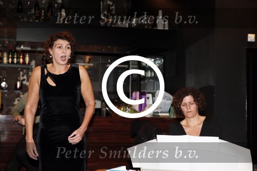 Amsterdam 4 februari 2013
Presentatie boek Patricia Snel in V hotel . Jaap Jongbloed krijgt het eerste exemplaar en zijn vriendin Quirine Melssen zingt verschillende liederen.
Peter Smulders bv
