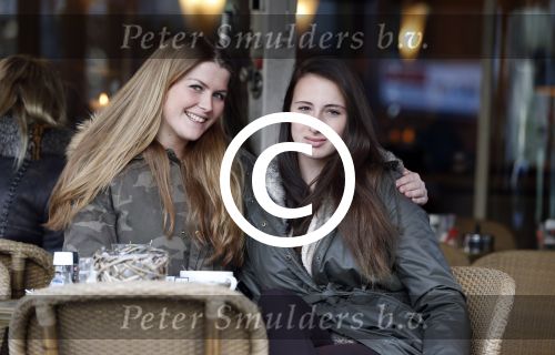 Amsterdam 4 februari 2013
Renee Gunning met een vriendin op terras.
Peter Smulders bv