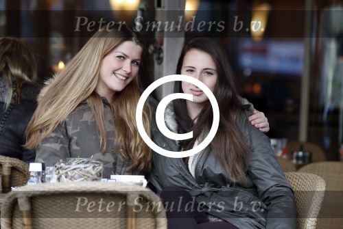 Amsterdam 4 februari 2013
Renee Gunning met een vriendin op terras.
Peter Smulders bv