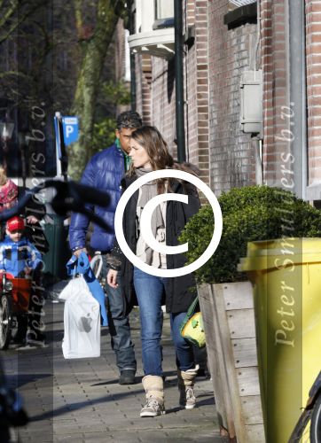 Amsterdam 6 februari 2013
Frank Rijkaard en zijn vrouw Stephanie  hebben hun zoon opgehaald van school
Peter Smulders bv