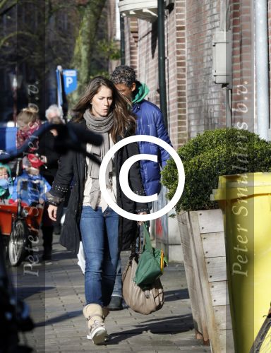 Amsterdam 6 februari 2013
Frank Rijkaard en zijn vrouw Stephanie  hebben hun zoon opgehaald van school
Peter Smulders bv