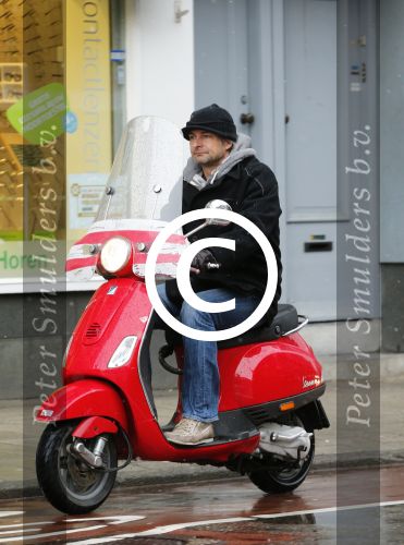 Amsterdam 5 februari 2013
Victor Reinier op zijn vespa scooter.
Peter Smulders bv