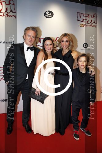 Amsterdam 11 februari 2013
Premiere Ushi must marry met Wendy v Dijk in Tuschinski. Wendy v Dijk met Erland Galjaard (zijn dochter) en zoon Sem
Peter Smulders bv