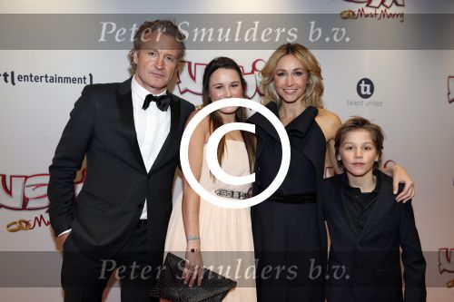 Amsterdam 11 februari 2013
Premiere Ushi must marry met Wendy v Dijk in Tuschinski. Wendy v Dijk met Erland Galjaard (zijn dochter) en zoon Sem
Peter Smulders bv