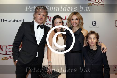 Amsterdam 11 februari 2013
Premiere Ushi must marry met Wendy v Dijk in Tuschinski. Wendy v Dijk met Erland Galjaard (zijn dochter) en zoon Sem
Peter Smulders bv