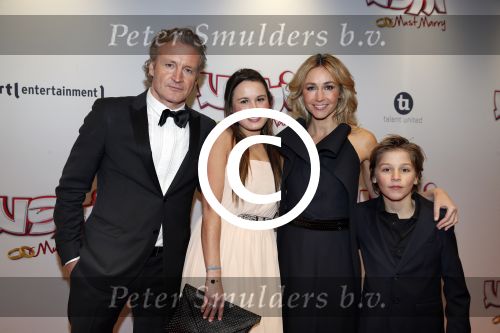 Amsterdam 11 februari 2013
Premiere Ushi must marry met Wendy v Dijk in Tuschinski. Wendy v Dijk met Erland Galjaard (zijn dochter) en zoon Sem
Peter Smulders bv