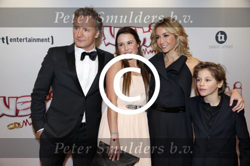 Amsterdam 11 februari 2013
Premiere Ushi must marry met Wendy v Dijk in Tuschinski. Wendy v Dijk met Erland Galjaard (zijn dochter) en zoon Sem
Peter Smulders bv