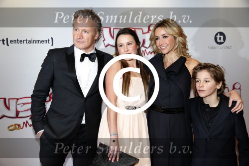 Amsterdam 11 februari 2013
Premiere Ushi must marry met Wendy v Dijk in Tuschinski. Wendy v Dijk met Erland Galjaard (zijn dochter) en zoon Sem
Peter Smulders bv