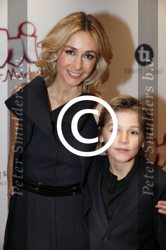 Amsterdam 11 februari 2013
Premiere Ushi must marry met Wendy v Dijk in Tuschinski. Wendy v Dijk met Erland Galjaard (zijn dochter) en zoon Sem
Peter Smulders bv