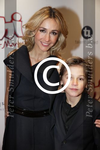 Amsterdam 11 februari 2013
Premiere Ushi must marry met Wendy v Dijk in Tuschinski. Wendy v Dijk met Erland Galjaard (zijn dochter) en zoon Sem
Peter Smulders bv