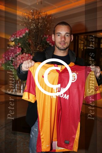 Istanbul 24 januari 2013
Op bezoek bij Wesley Sneijder en zijn vrouw Yolanthe Sneijder Cabau.
Ze slapen in het four seasons hotel . Wesley gaat spelen voor Galatasaray en wordt als een held binnengehaald.
Peter Smulders bv
