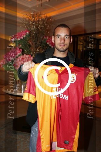 Istanbul 24 januari 2013
Op bezoek bij Wesley Sneijder en zijn vrouw Yolanthe Sneijder Cabau.
Ze slapen in het four seasons hotel . Wesley gaat spelen voor Galatasaray en wordt als een held binnengehaald.
Peter Smulders bv