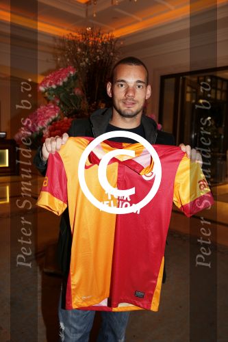Istanbul 24 januari 2013
Op bezoek bij Wesley Sneijder en zijn vrouw Yolanthe Sneijder Cabau.
Ze slapen in het four seasons hotel . Wesley gaat spelen voor Galatasaray en wordt als een held binnengehaald.
Peter Smulders bv