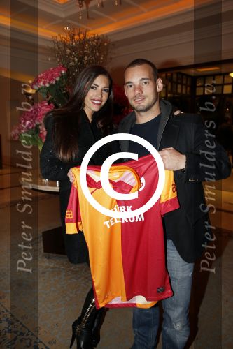 Istanbul 24 januari 2013
Op bezoek bij Wesley Sneijder en zijn vrouw Yolanthe Sneijder Cabau.
Ze slapen in het four seasons hotel . Wesley gaat spelen voor Galatasaray en wordt als een held binnengehaald.
Peter Smulders bv