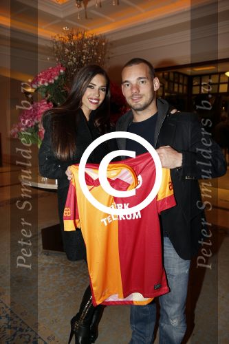Istanbul 24 januari 2013
Op bezoek bij Wesley Sneijder en zijn vrouw Yolanthe Sneijder Cabau.
Ze slapen in het four seasons hotel . Wesley gaat spelen voor Galatasaray en wordt als een held binnengehaald.
Peter Smulders bv
