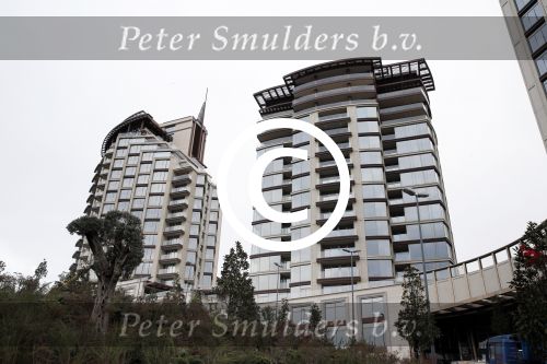 Istanbul 25 januari 2013
In dit Appartementen complex mede ontworpen door Giorgio Armani gaan Wesley Sneijder en zijn vrouw Yolanthe Sneijder cabau in een prachtige penthouse wonen met overzicht over heel Istanbul.
Peter Smulders bv