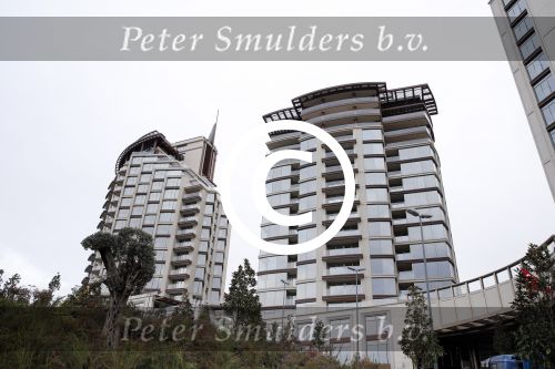Istanbul 25 januari 2013
In dit Appartementen complex mede ontworpen door Giorgio Armani gaan Wesley Sneijder en zijn vrouw Yolanthe Sneijder cabau in een prachtige penthouse wonen met overzicht over heel Istanbul.
Peter Smulders bv