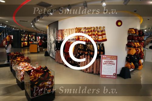 Istanbul 24 januari 2013
Op bezoek bij Wesley Sneijder en zijn vrouw Yolanthe Sneijder Cabau.
Ze slapen in het four seasons hotel . Wesley gaat spelen voor Galatasaray en wordt als een held binnengehaald. souvenirshop
Peter Smulders bv