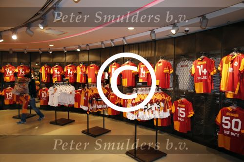 Istanbul 24 januari 2013
Op bezoek bij Wesley Sneijder en zijn vrouw Yolanthe Sneijder Cabau.
Ze slapen in het four seasons hotel . Wesley gaat spelen voor Galatasaray en wordt als een held binnengehaald. souvenirshop
Peter Smulders bv