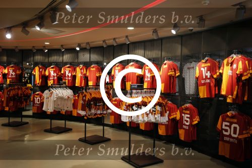 Istanbul 24 januari 2013
Op bezoek bij Wesley Sneijder en zijn vrouw Yolanthe Sneijder Cabau.
Ze slapen in het four seasons hotel . Wesley gaat spelen voor Galatasaray en wordt als een held binnengehaald. souvenirshop
Peter Smulders bv