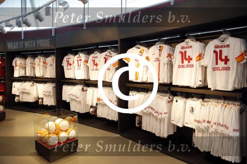 Istanbul 24 januari 2013
Op bezoek bij Wesley Sneijder en zijn vrouw Yolanthe Sneijder Cabau.
Ze slapen in het four seasons hotel . Wesley gaat spelen voor Galatasaray en wordt als een held binnengehaald. souvenirshop
Peter Smulders bv