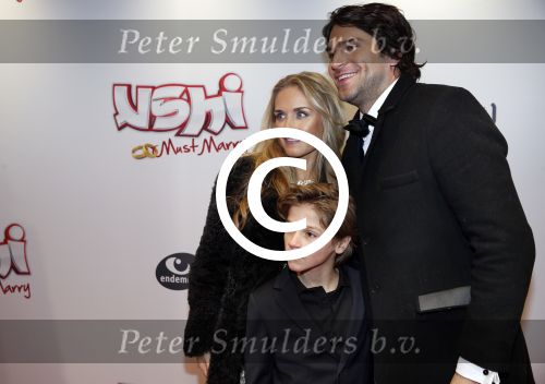 Amsterdam 11 februari 2013
Premiere Ushi must marry met Wendy v Dijk in Tuschinski. Xander de Buisonje met vrouw Sophie en zoon Sem v Dijk
Peter Smulders bv