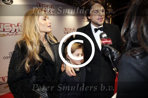 Amsterdam 11 februari 2013
Premiere Ushi must marry met Wendy v Dijk in Tuschinski. Xander de Buisonje met vrouw Sophie en zoon Sem v Dijk
Peter Smulders bv