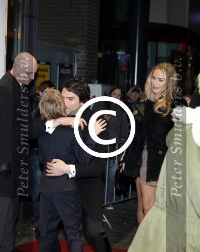 Amsterdam 11 februari 2013
Premiere Ushi must marry met Wendy v Dijk in Tuschinski. Xander de Buisonje met vrouw Sophie en zoon Sem v Dijk
Peter Smulders bv