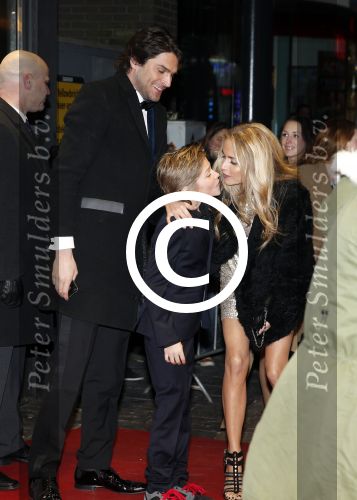 Amsterdam 11 februari 2013
Premiere Ushi must marry met Wendy v Dijk in Tuschinski. Xander de Buisonje met vrouw Sophie en zoon Sem v Dijk
Peter Smulders bv