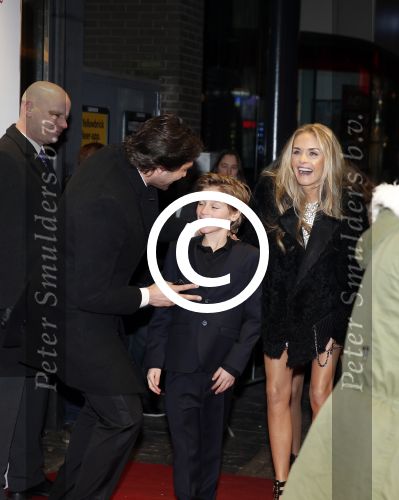 Amsterdam 11 februari 2013
Premiere Ushi must marry met Wendy v Dijk in Tuschinski. Xander de Buisonje met vrouw Sophie en zoon Sem v Dijk
Peter Smulders bv