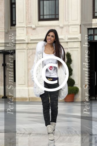 Istanbul 25 januari 2013
Yolanthe Sneijder Cabau samen met haar schoonvader Berrie Sneijder en hondje James in de tuin van het four seasons Hotel in Istanbul.
Peter Smulders bv