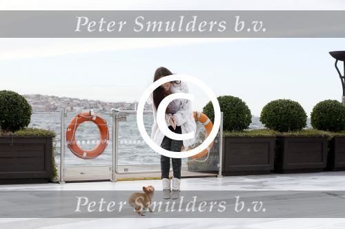 Istanbul 25 januari 2013
Yolanthe Sneijder Cabau samen met haar schoonvader Berrie Sneijder en hondje James in de tuin van het four seasons Hotel in Istanbul.
Peter Smulders bv