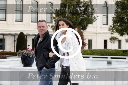 Istanbul 25 januari 2013
Yolanthe Sneijder Cabau samen met haar schoonvader Berrie Sneijder en hondje James in de tuin van het four seasons Hotel in Istanbul.
Peter Smulders bv