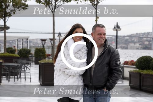 Istanbul 25 januari 2013
Yolanthe Sneijder Cabau samen met haar schoonvader Berrie Sneijder en hondje James in de tuin van het four seasons Hotel in Istanbul.
Peter Smulders bv