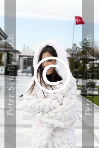Istanbul 25 januari 2013
Yolanthe Sneijder Cabau samen met haar schoonvader Berrie Sneijder en hondje James in de tuin van het four seasons Hotel in Istanbul.
Peter Smulders bv