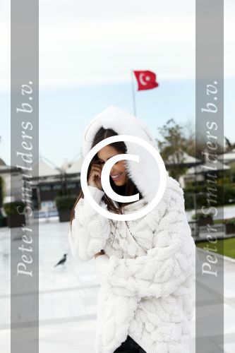 Istanbul 25 januari 2013
Yolanthe Sneijder Cabau samen met haar schoonvader Berrie Sneijder en hondje James in de tuin van het four seasons Hotel in Istanbul.
Peter Smulders bv