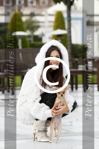Istanbul 25 januari 2013
Yolanthe Sneijder Cabau samen met haar schoonvader Berrie Sneijder en hondje James in de tuin van het four seasons Hotel in Istanbul.
Peter Smulders bv