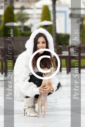 Istanbul 25 januari 2013
Yolanthe Sneijder Cabau samen met haar schoonvader Berrie Sneijder en hondje James in de tuin van het four seasons Hotel in Istanbul.
Peter Smulders bv