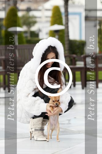 Istanbul 25 januari 2013
Yolanthe Sneijder Cabau samen met haar schoonvader Berrie Sneijder en hondje James in de tuin van het four seasons Hotel in Istanbul.
Peter Smulders bv
