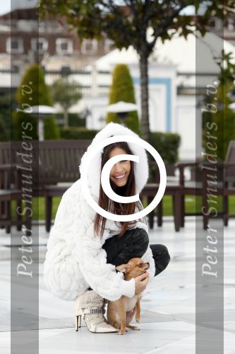 Istanbul 25 januari 2013
Yolanthe Sneijder Cabau samen met haar schoonvader Berrie Sneijder en hondje James in de tuin van het four seasons Hotel in Istanbul.
Peter Smulders bv
